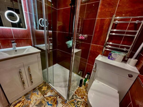 Luxury 6 Bedroom House with 6 En-suite Bathrooms - West London