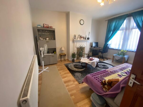 2 Bed Flat for Sale in West Hendon Broadway, NW9