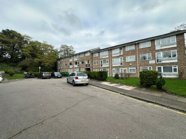 Parkfield Close HA8